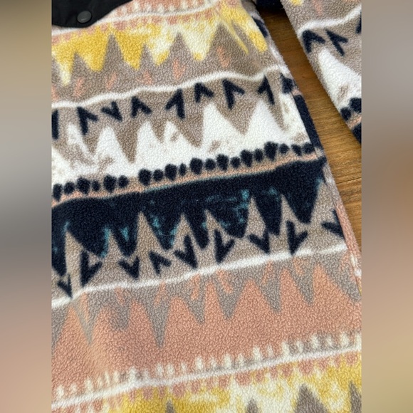 Patagonia Women’s Lightweight Synchilla Snap-T Pullover in Bandicoot Marrow Grey - Picture 5 of 7